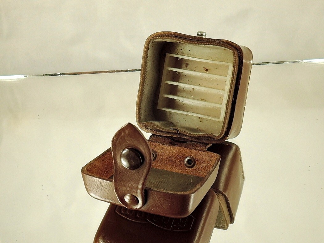 FLEXARET MEOPTA Leather box for a square lens hood B40 and four filters B36