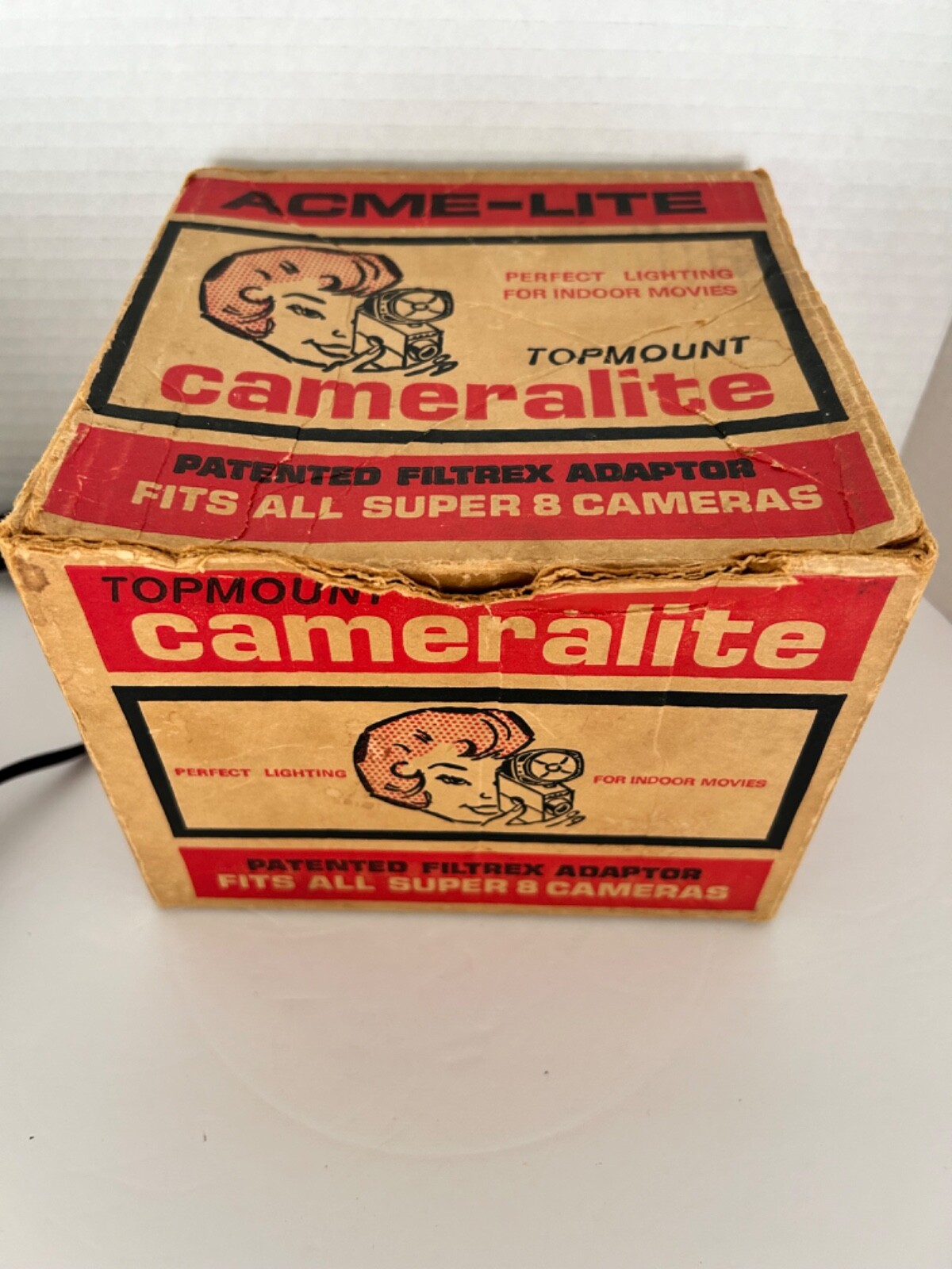 Acme-Lite Super 8 Cameralite w/Universal Mount Cameras Original Box BLINDING