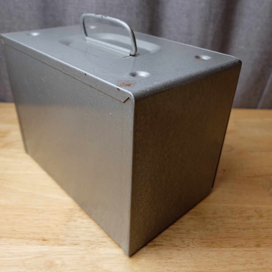 Vintage Brumberger Metal 8mm Film Case w/ 12 Empty 5″ Diameter Reels