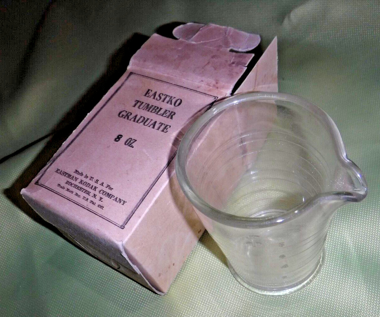EASTKO EASTMAN KODAK CO GLASS TUMBLER GRADUATE FOR DEVELOPING FILM IN BOX