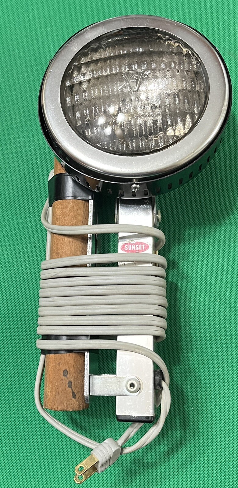 Vintage Sunset Zoom Gun Movie Light in Original Box – Brighter Than The Sun! 😁