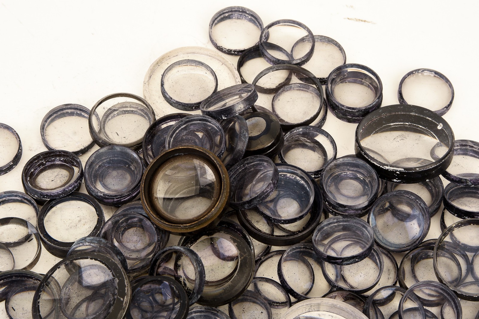 Lot of Loose Vintage Camera Lens Elements Most are 3/4 Inch Diameter AS-IS V26