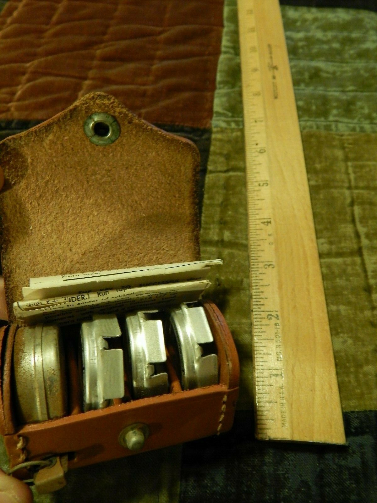 Polaroid ~ 540 Close-Up Lens Kit ~ Leather Snap Case w/ Lenses & Measuring Tape