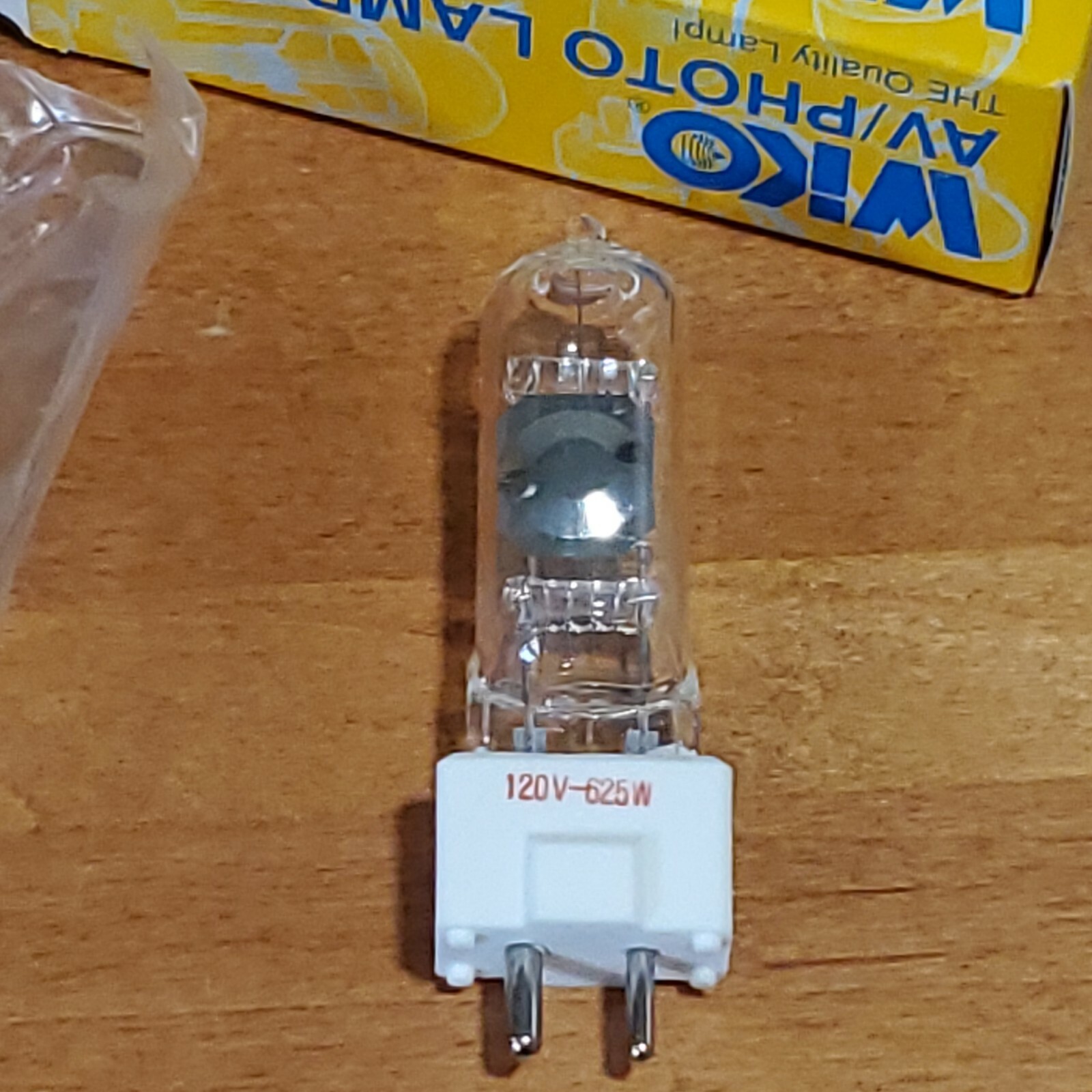 Lot of Four (4) WIKO BVE AV/Photo Lamp Bulb 120V 625W