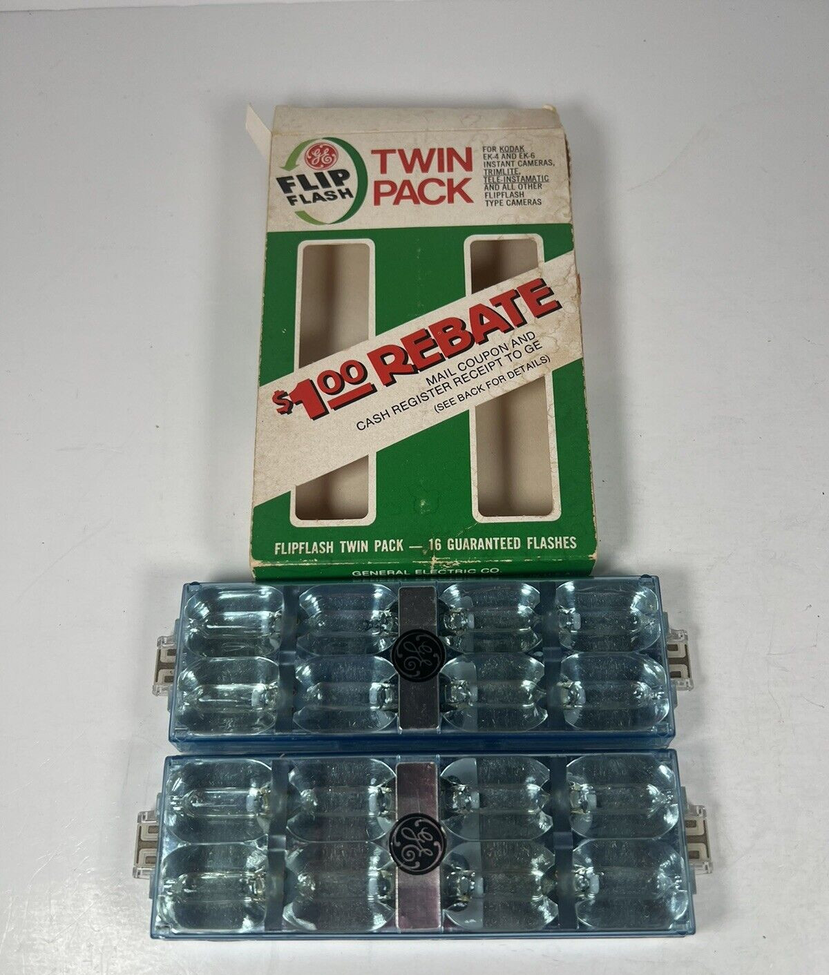Vintage GE Flip Flash Twin Pack Original Packaging 16 Flashes Green Dot NOS