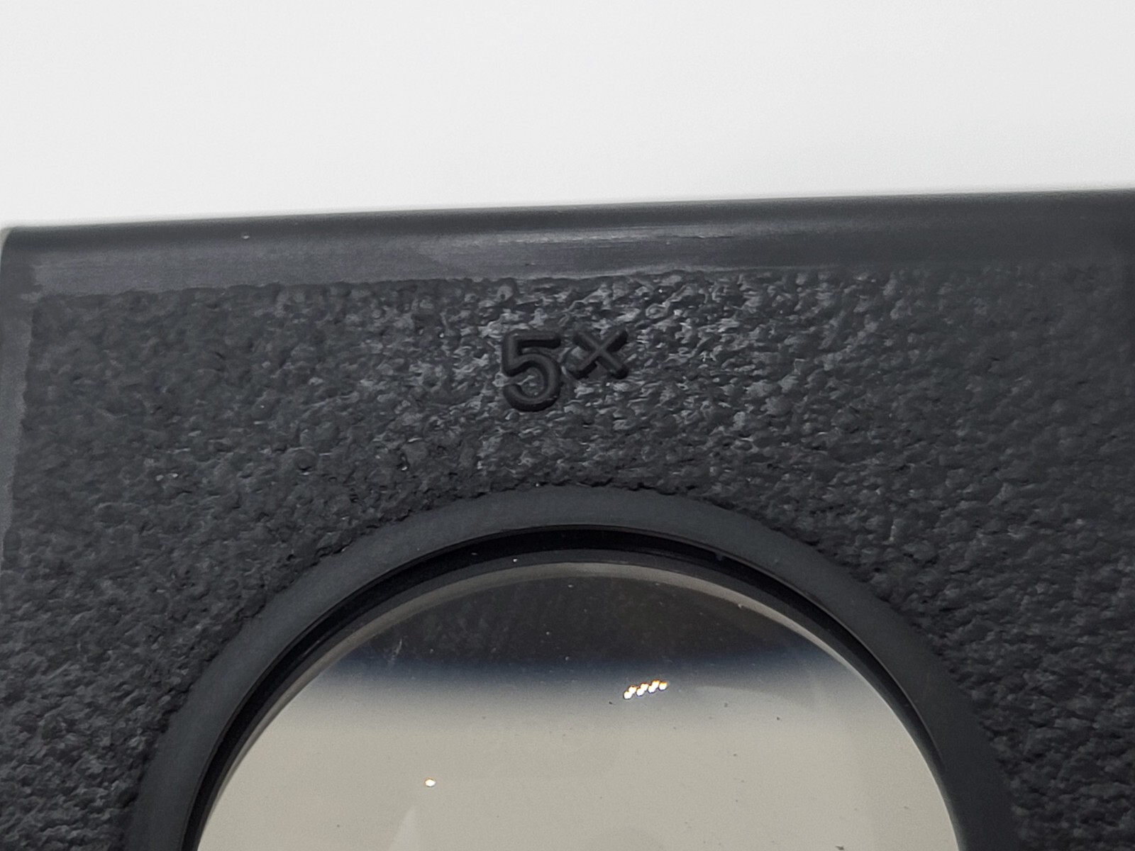 Magnifying device for viewing photographic films and transparencies, 5x USSR