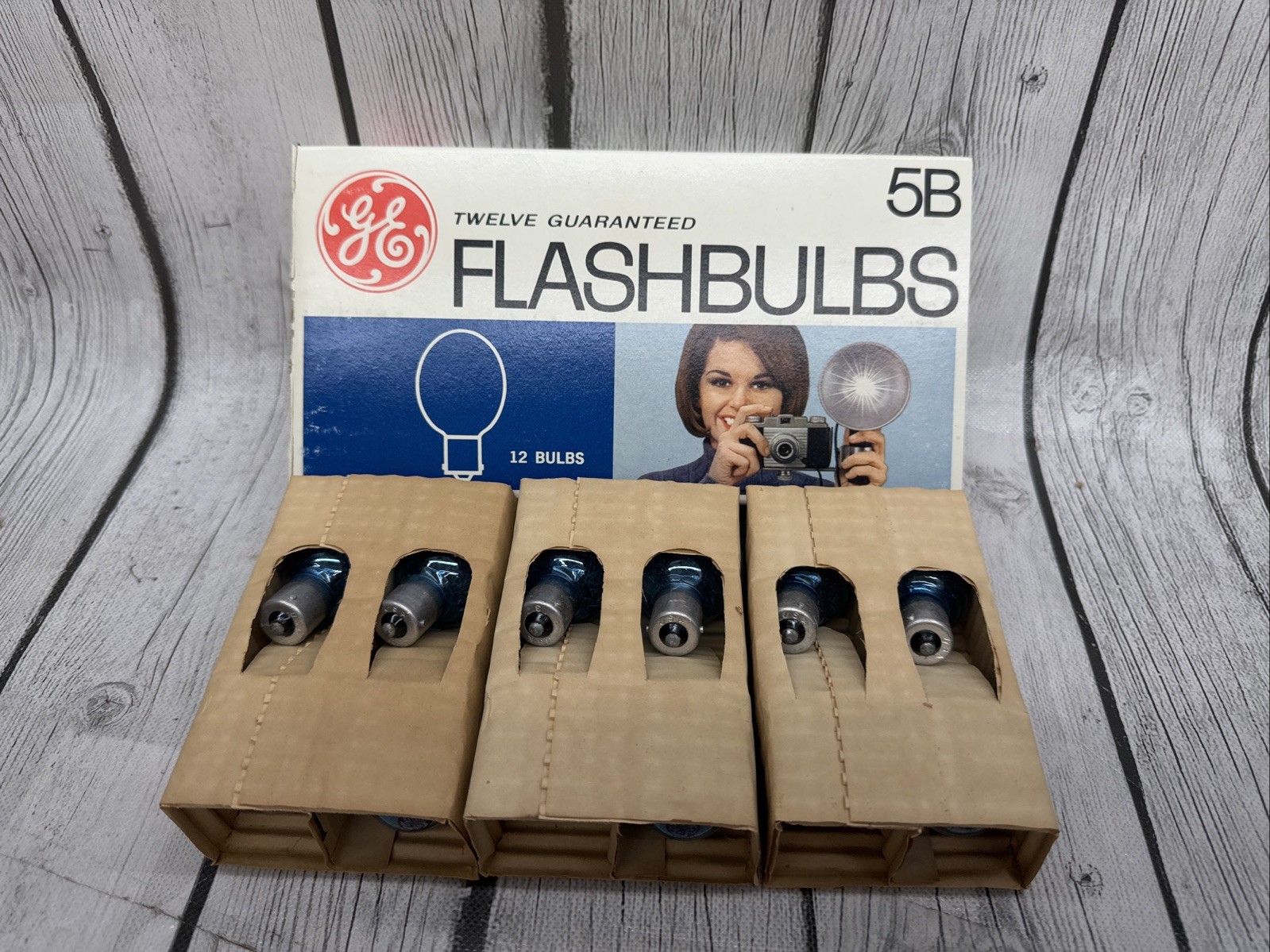 Vintage GE Flashbulbs 5B Flash Bulbs in Original Box 12 Bulbs