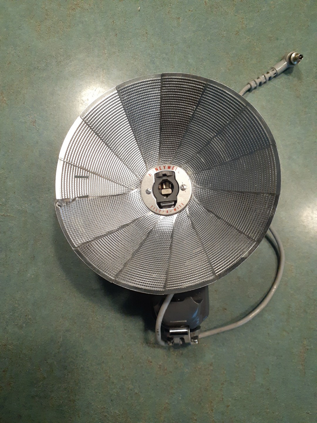 Honeywell Tilt-A-Mite Camera Flash Unit Collapsible Fan Style – Vintage