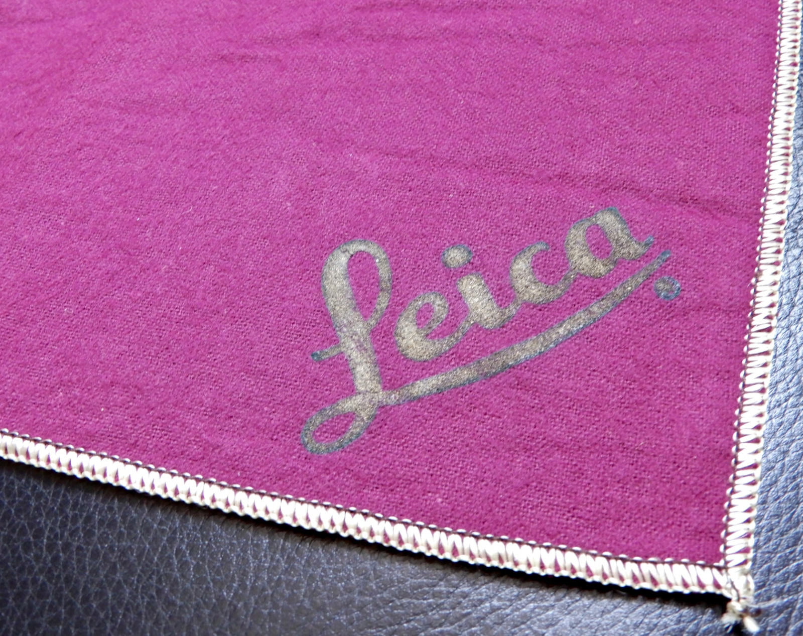 Vintage Leica Counter Cloth ……….. Very Rare !! ……….. MINT