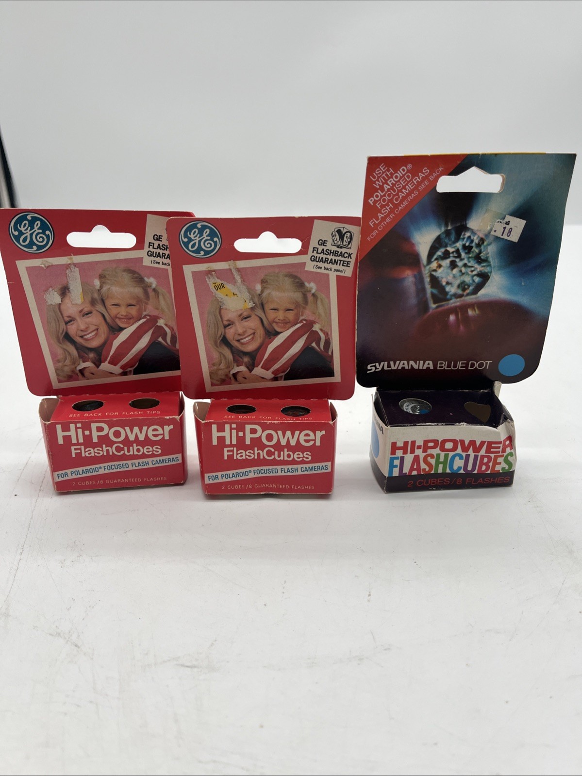 VINTAGE GE HI-POWER FLASHCUBES & SYLVANIA BLUE DOT. 4 BULBS TOTAL ORIGINAL PKG