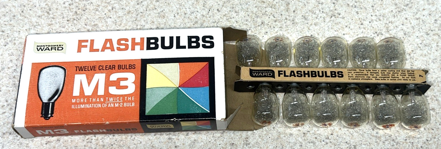 Vtg New Old Stock Montgomery Ward M3 Flash Bulbs. 12 Bulb Box. Free Shipping