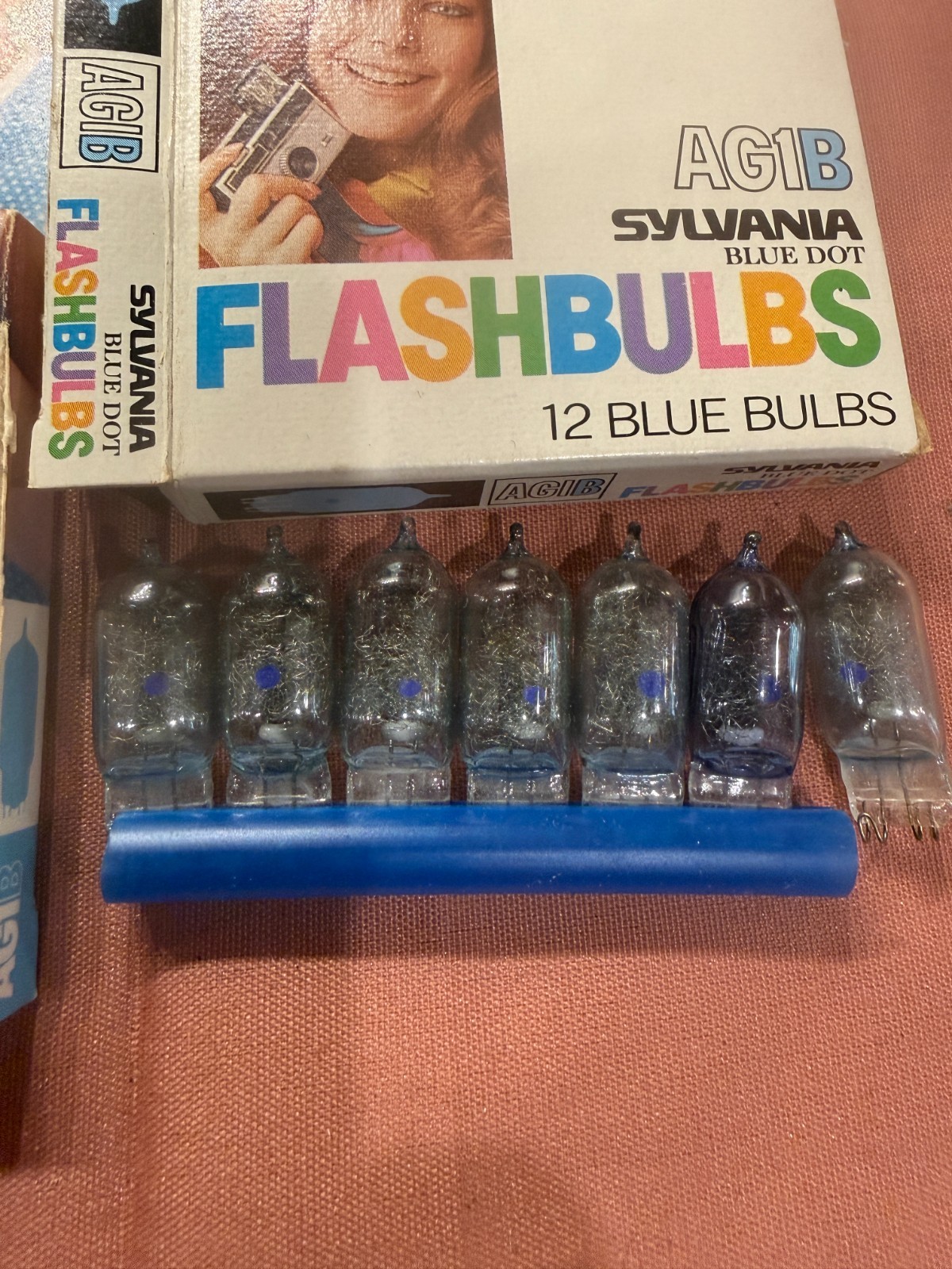 Vintage Sylvania Blue Dot Flashbulbs AG1B Camera Bulbs (19) Bulbs 1 Full box
