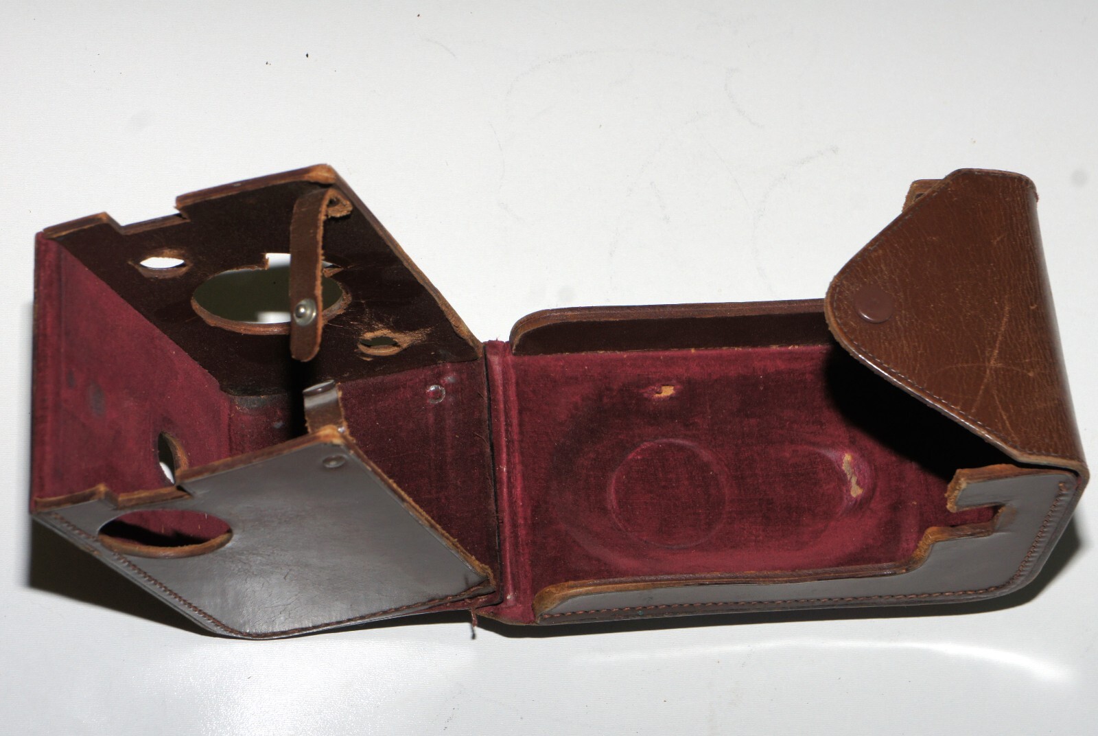 EXC+ Case from ZEISS IKON IKOFLEX TLR camera Nice condition.