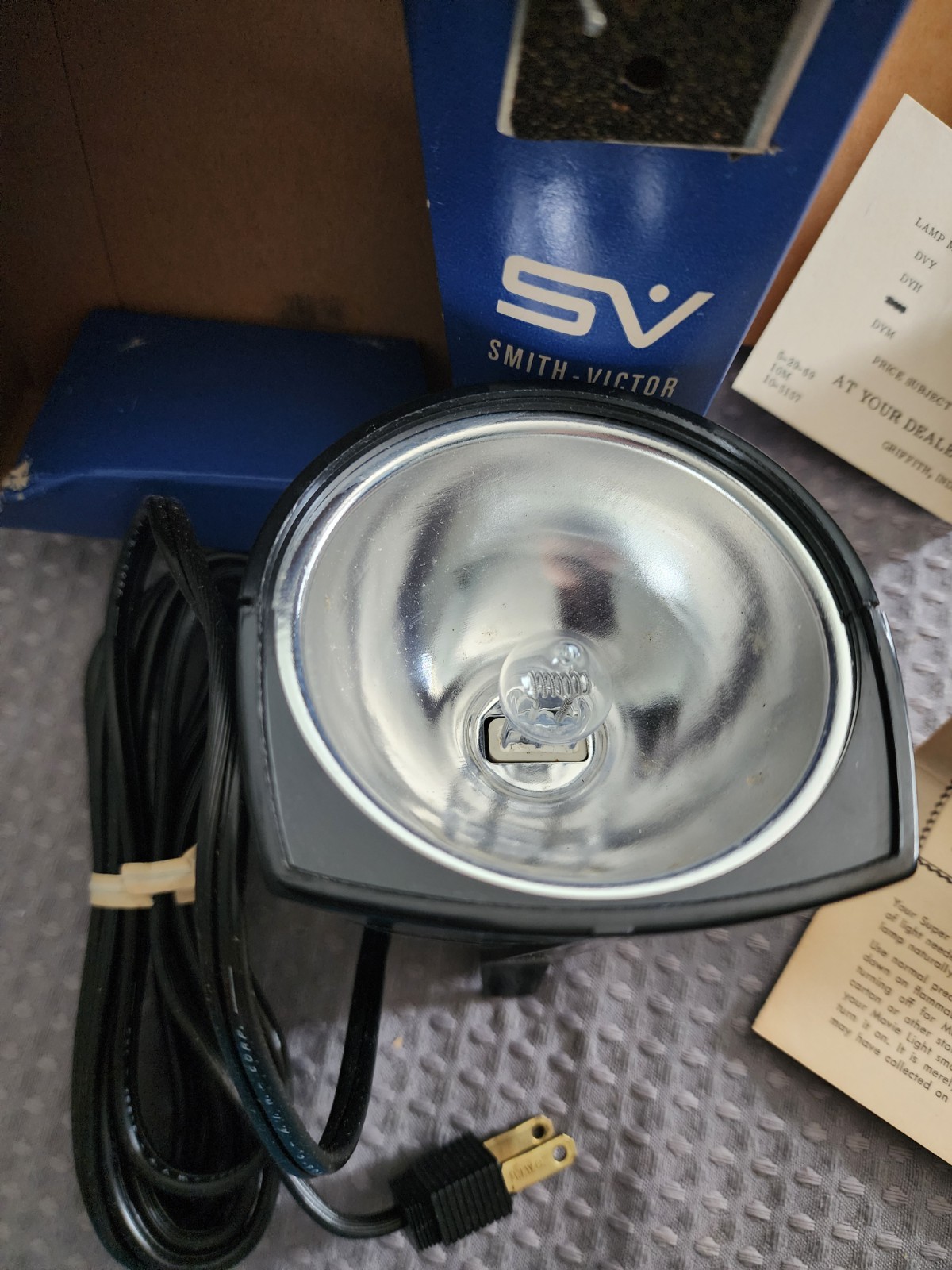VINTAGE SMITH VICTOR MOVIE LIGHT FOR SUPER 8 CAMERAS MODEL Q1U