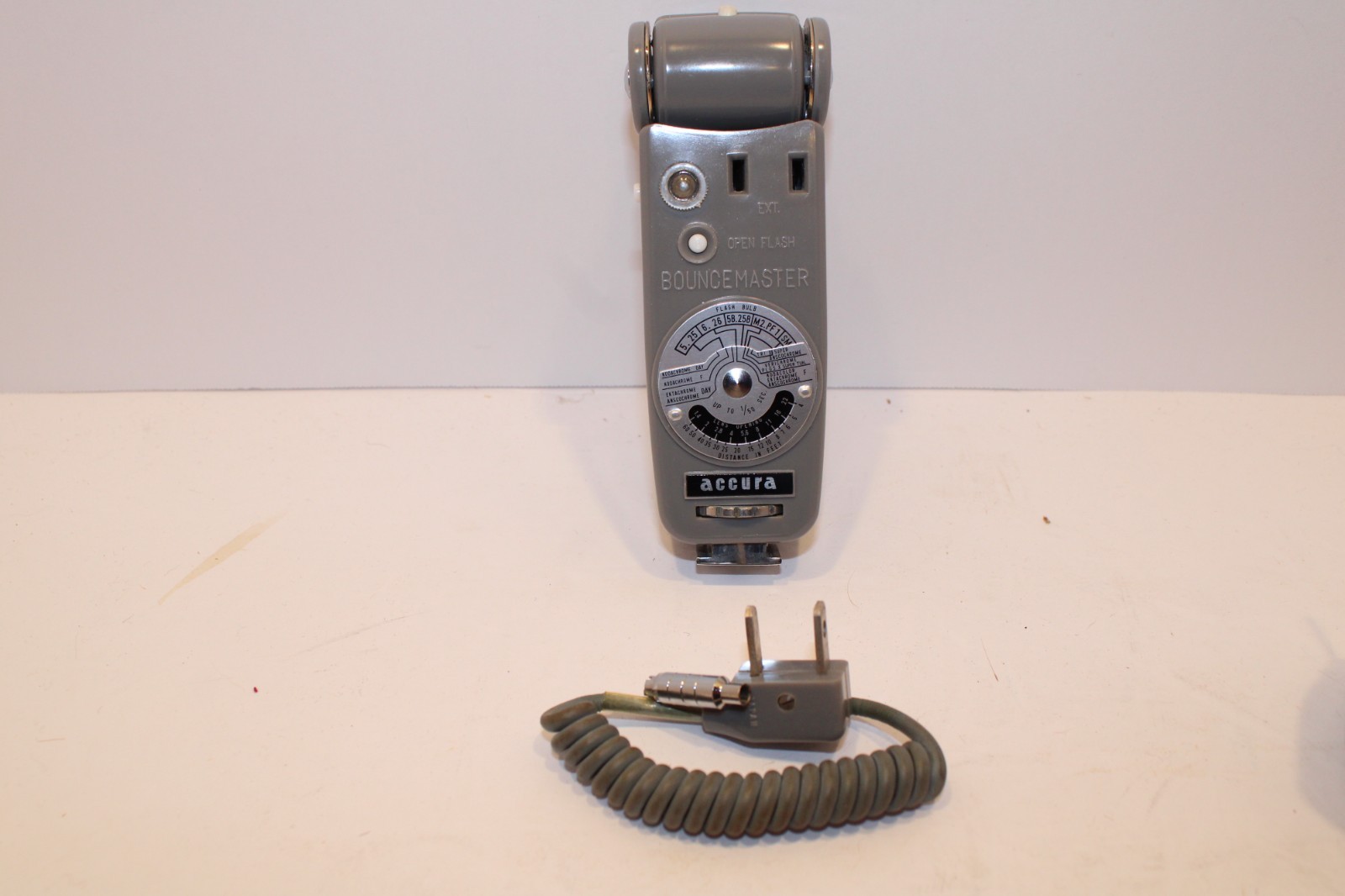 Vintage Accura Bounce Master Pocket Fan Flash Camera Photography Japan UNTESTED