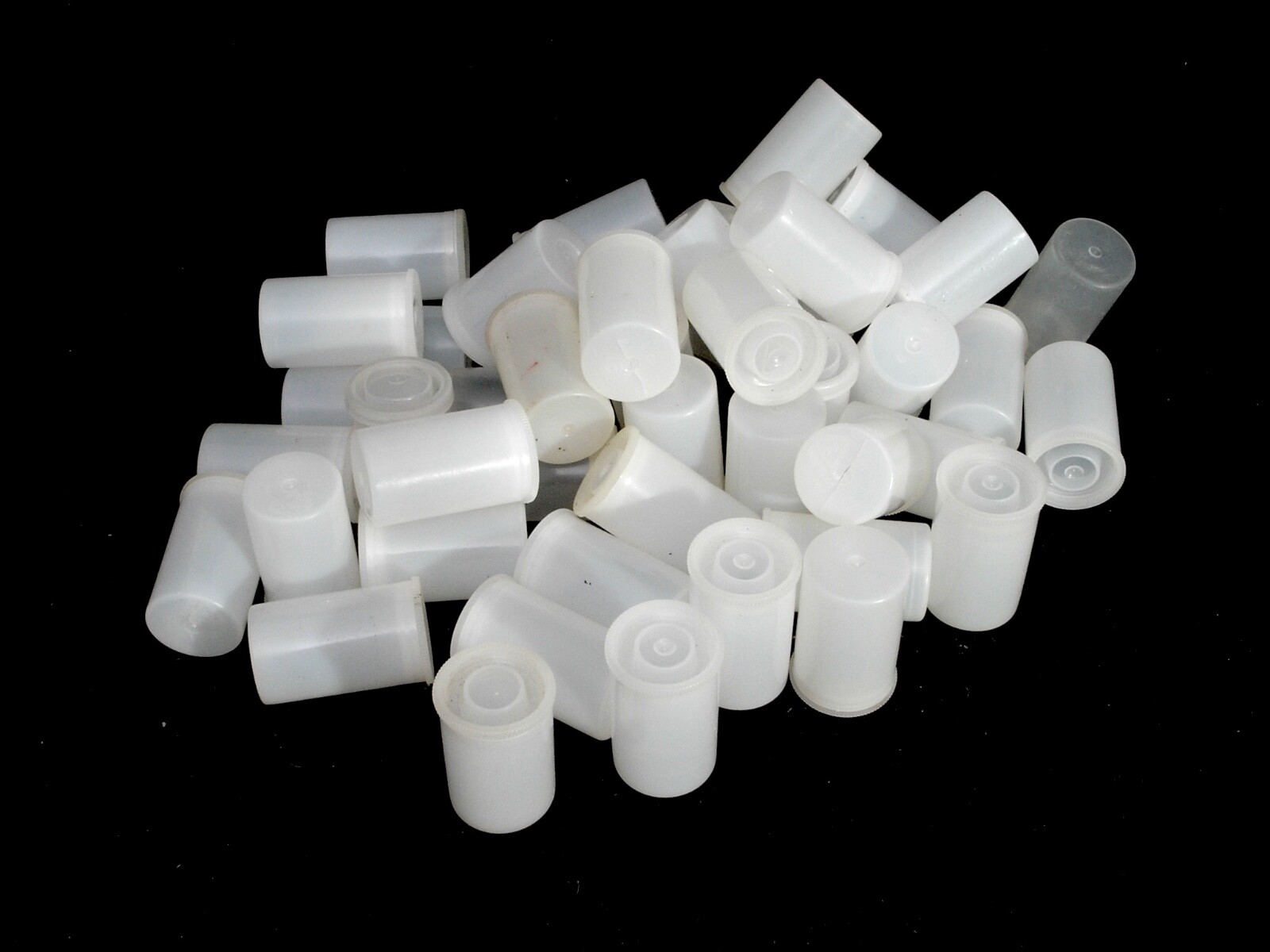 44 VINTAGE ILFORD 35mm FILM CANISTERS IN GOOD CONDITION