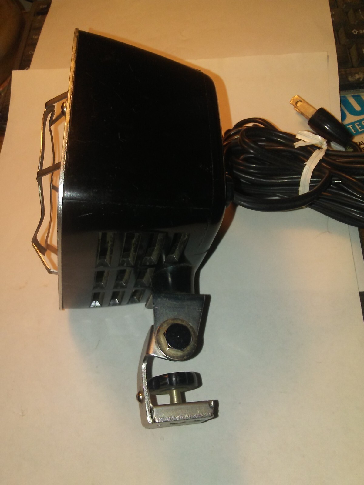 Vintage LPL Co Camera Flash Unit with working bulb cord and braket