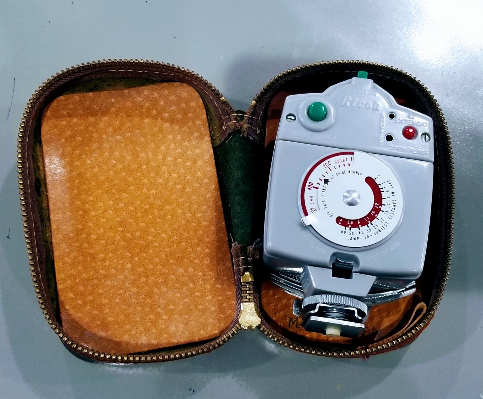 VINTAGE Ricoh BC 605 Camera Compact Shoe-Mount Folding Flash Gun w/ Leather Case