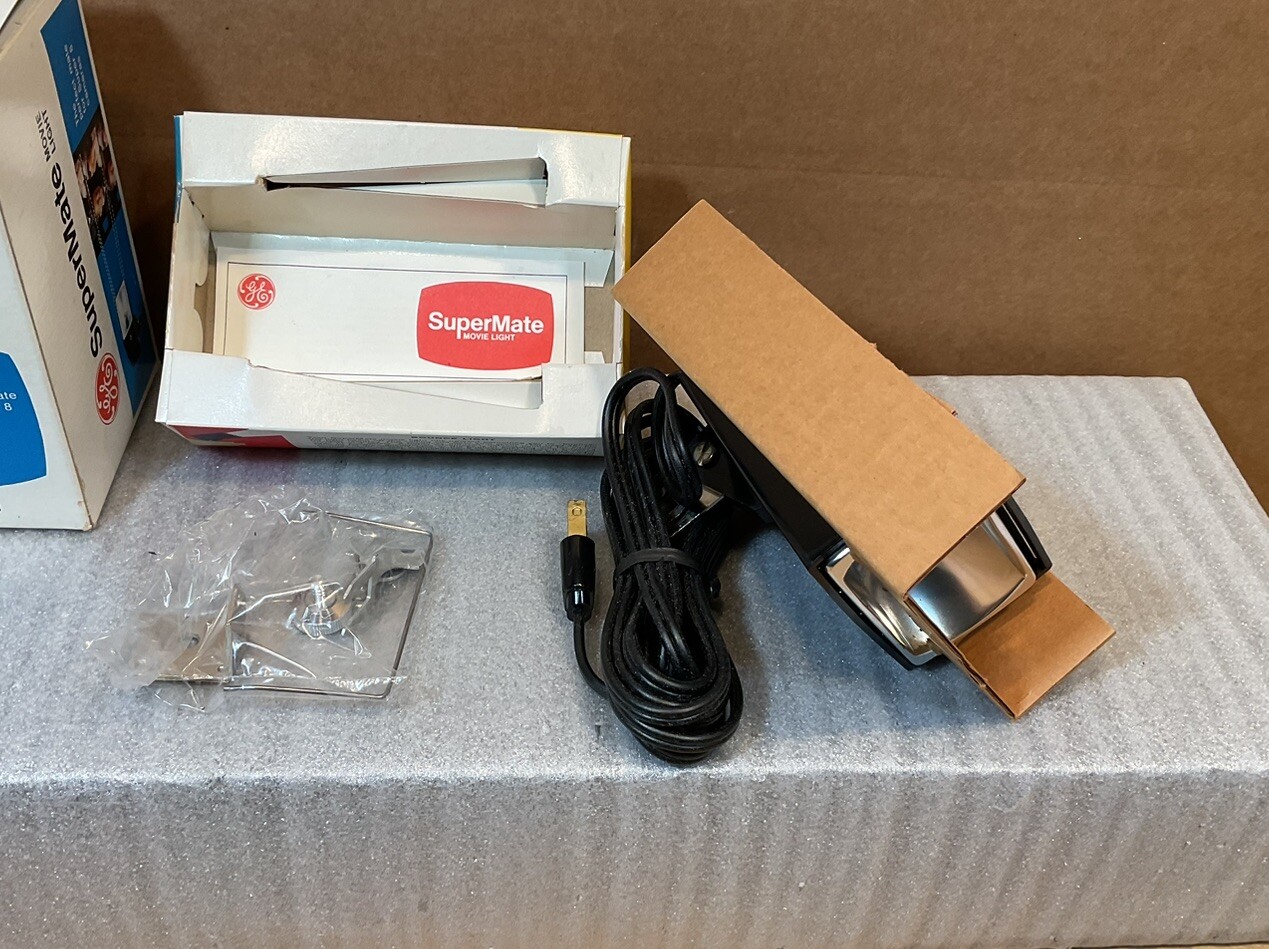 General Electric SuperMate Movie Camera Light Model SM-2 New In Box Super 8