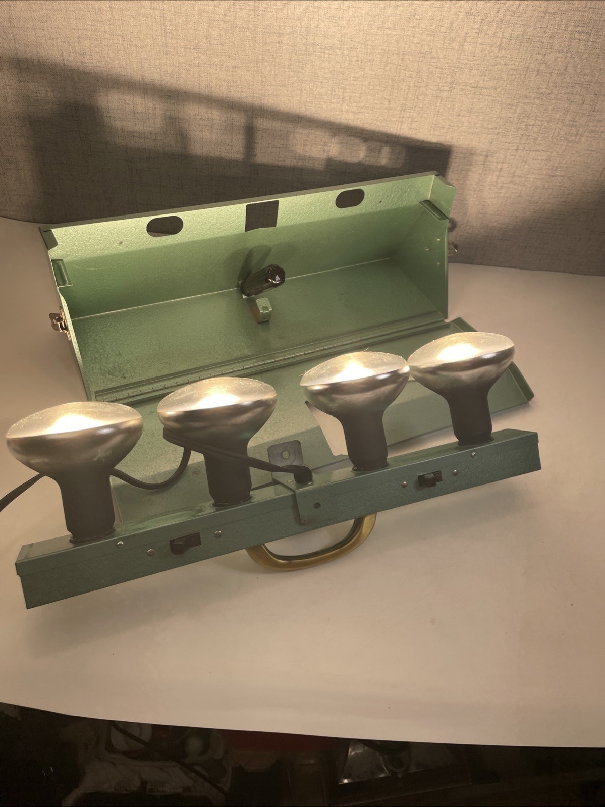 VINTAGE V-PAK 4BULB LITE CPL BAR PM-4 PHOTOGRAPHY METAL GREEN BOX TESTED