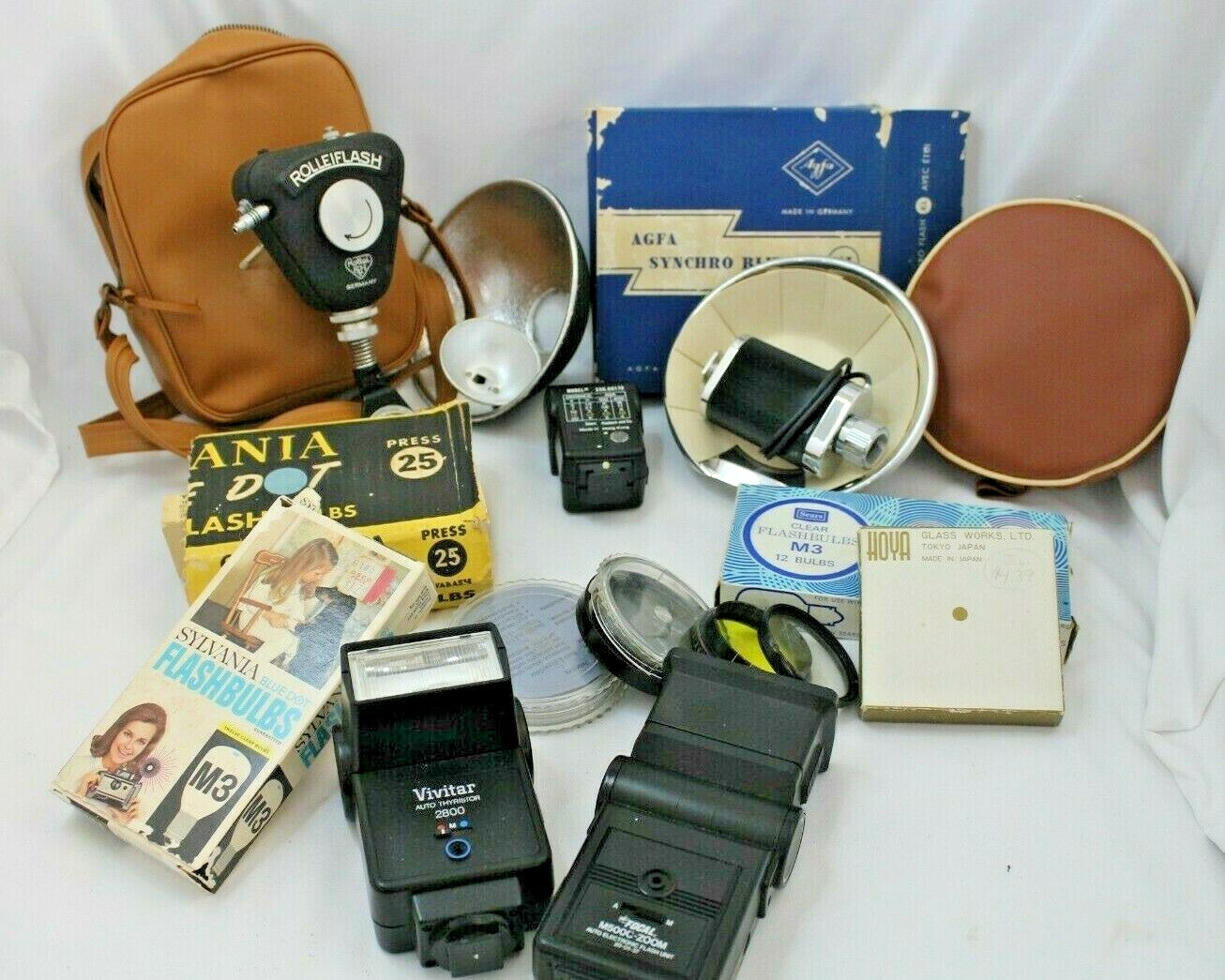LOT OF VINTAGE CAMERA FLASHES, BULBS, FILTERS, AND ACCESSORIES