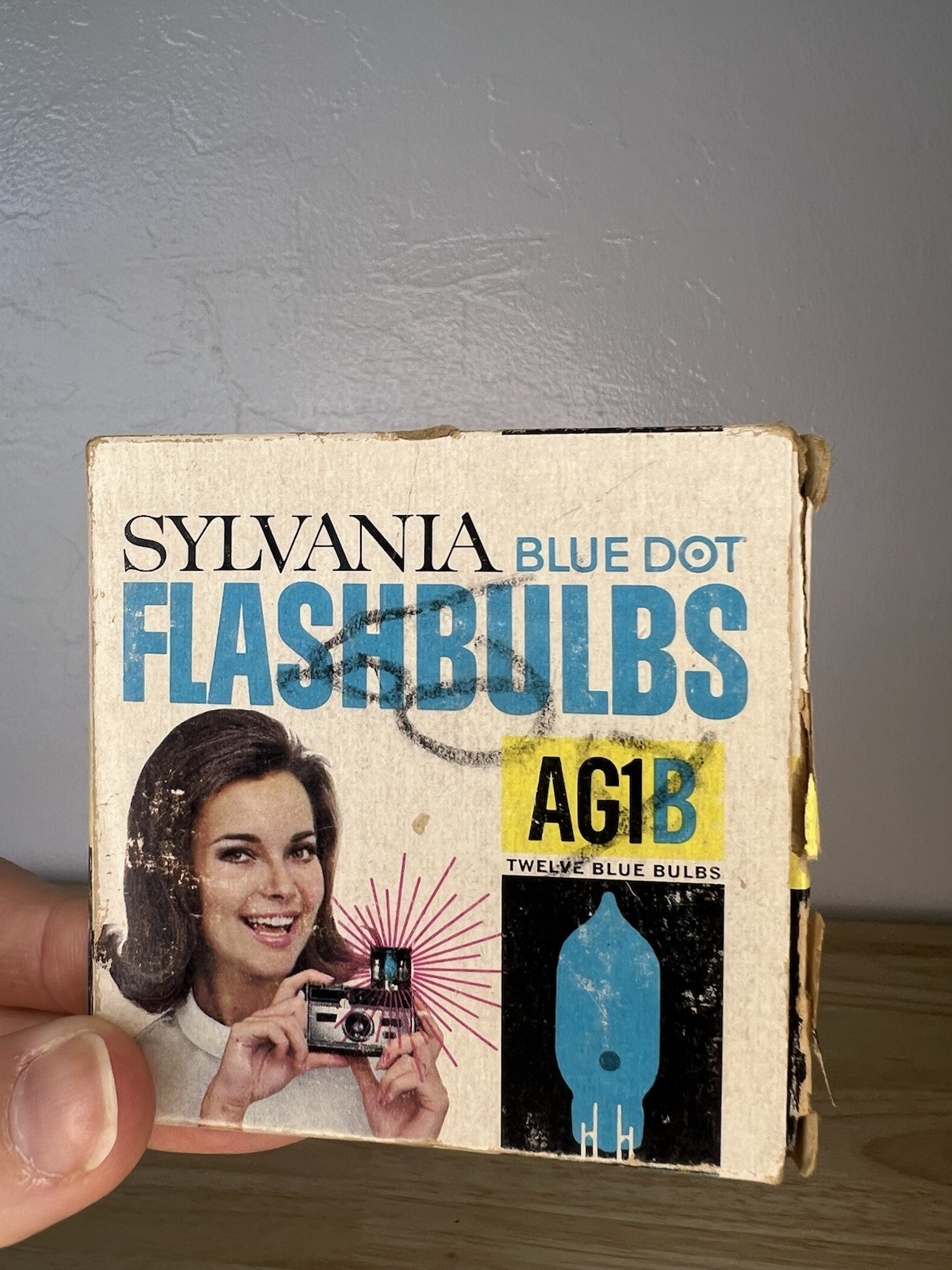 Vintage Sylvania AG-1/AG-1B Blue Dot Replacement Flashbulbs 16 Clear 16 Blue