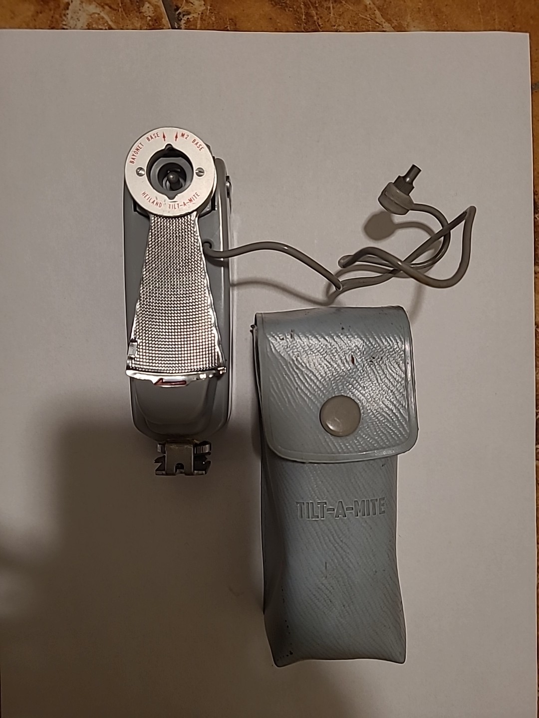 Vintage Megalume Tilt-A-Mite Camera Flash Unit Collapsible Fan Style w/case