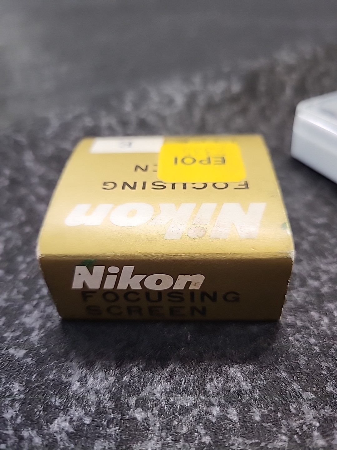 Vintage Nikon Focusing Screen Type E Grid Matte – Gold Box – NOS MIJ – FE FM FE2