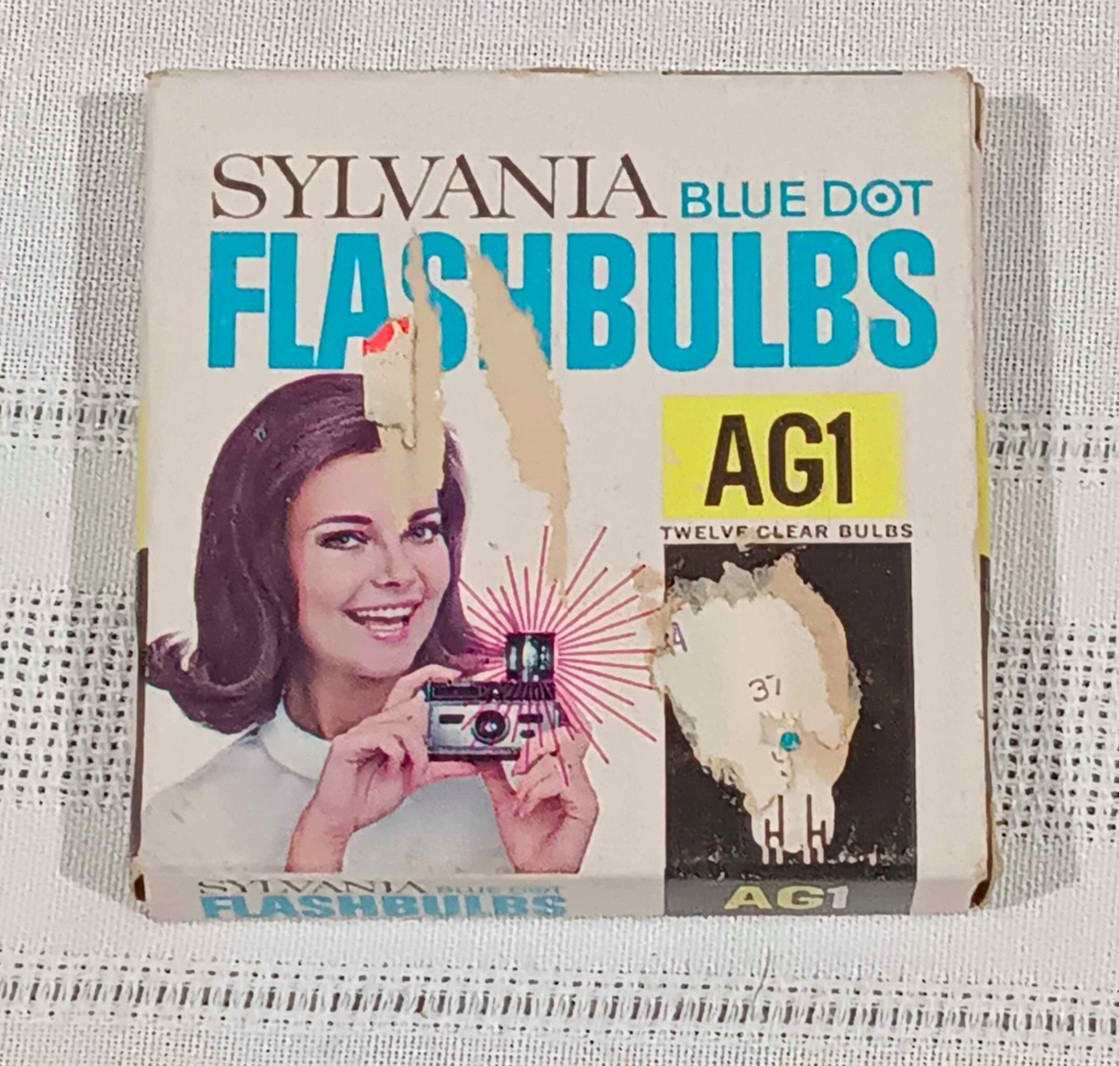 Vintage Sylvania AG1B Blue Dot Flashbulbs Lot of 12 Clear Bulbs
