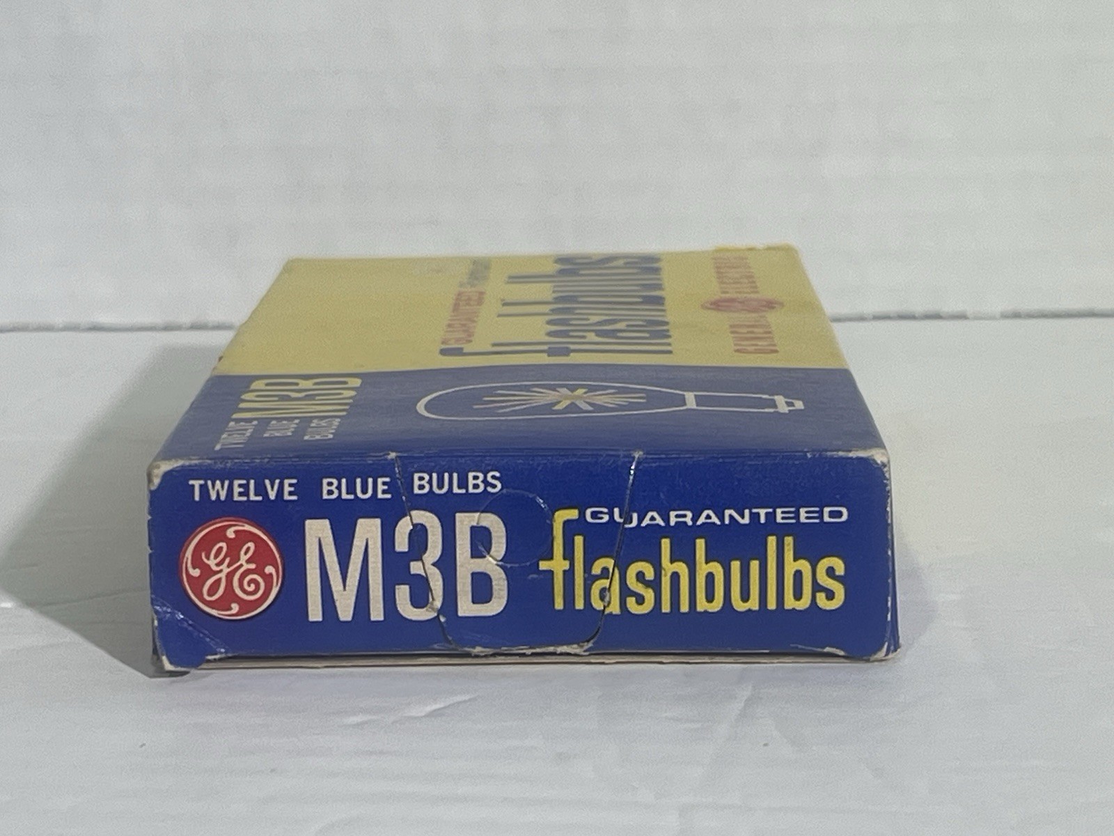 Vintage GE M3B Blue Bulbs RHENIUM 11 FLASH Bulbs Open Box MOVIE PROPS USA