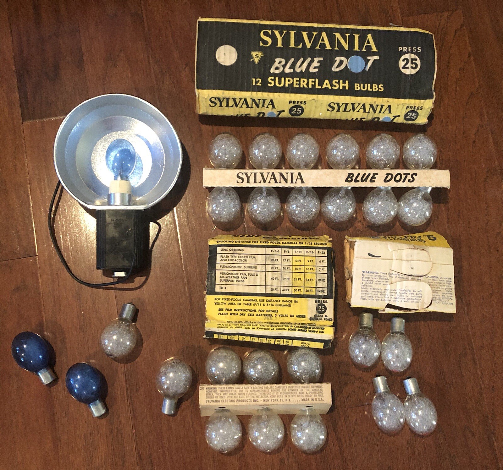 26 Unused SYLVANIA Blue Dot Vintage Clear FLASHBULBS Camera Flash Photos