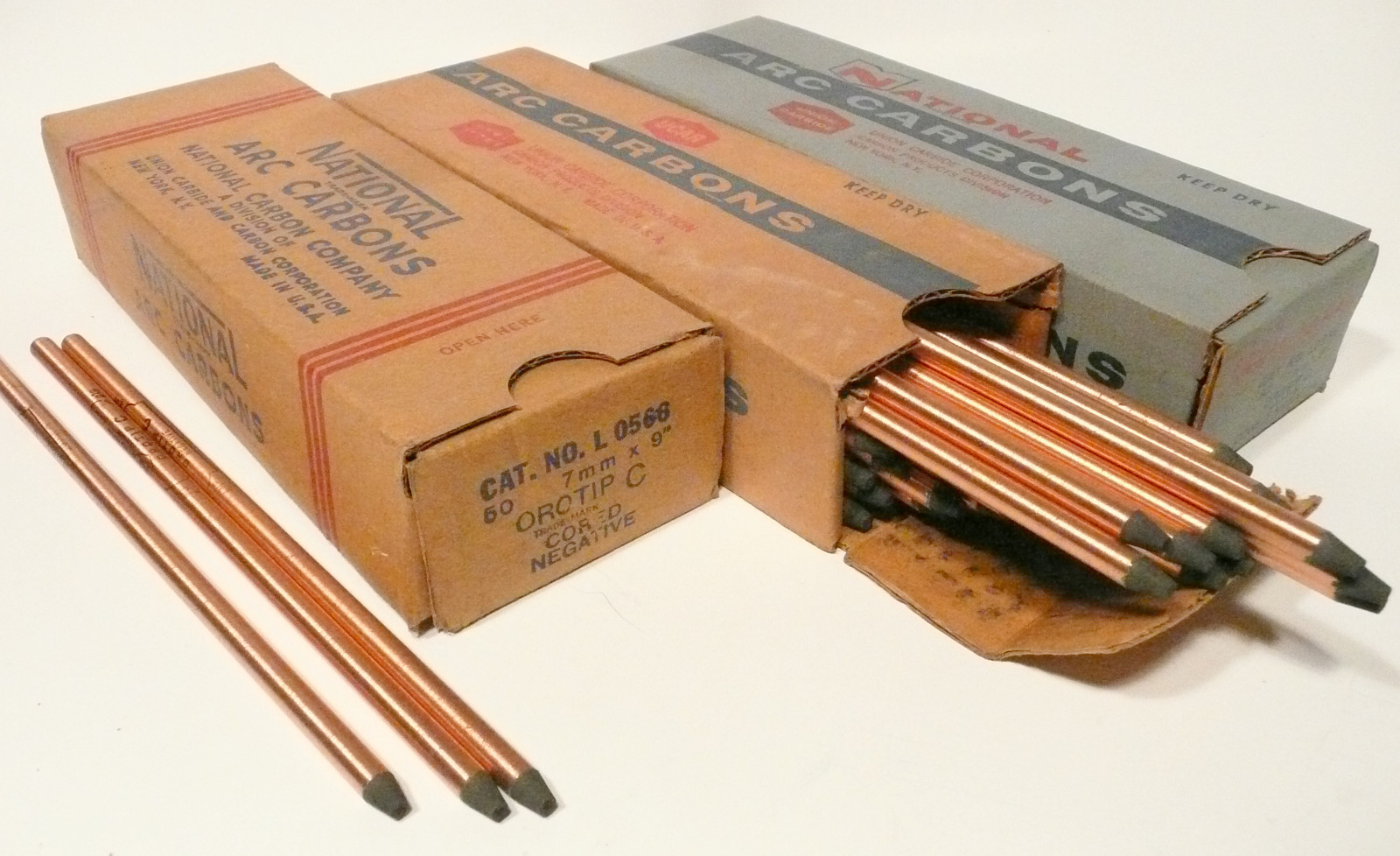 CARBON ARC RODS for 35mm FILM PROJECTION – 1 BOX of 7mm x 9″ NATIONAL NEGATIVES