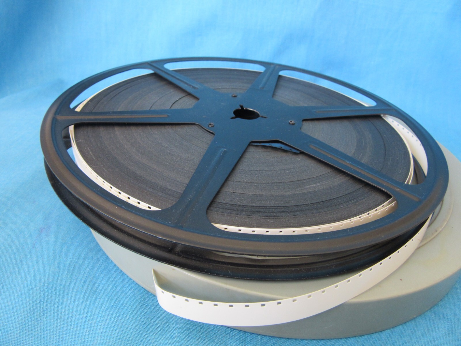 Super 8mm 400ft (7in) Movie Film Reel and Can with Amateur Movies