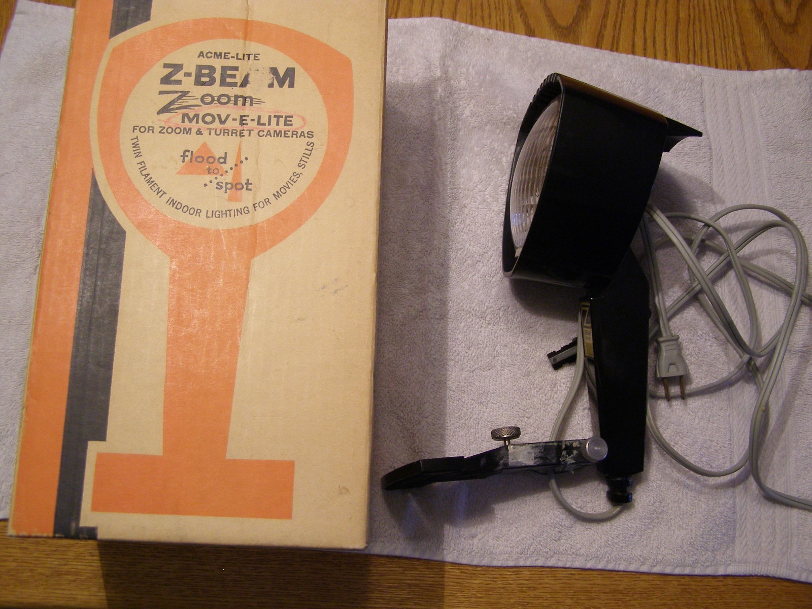 ACME-LITE Z-BEAM MODEL 66 MOV-E-LITE TWIN FILAMENT W/ ORIGINAL BOX