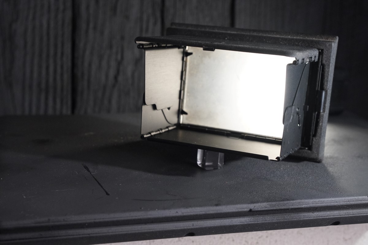 Graflex 2¼ x 3¼ Focusing Panel with Removable Hood in Original Box – (NJL030137)