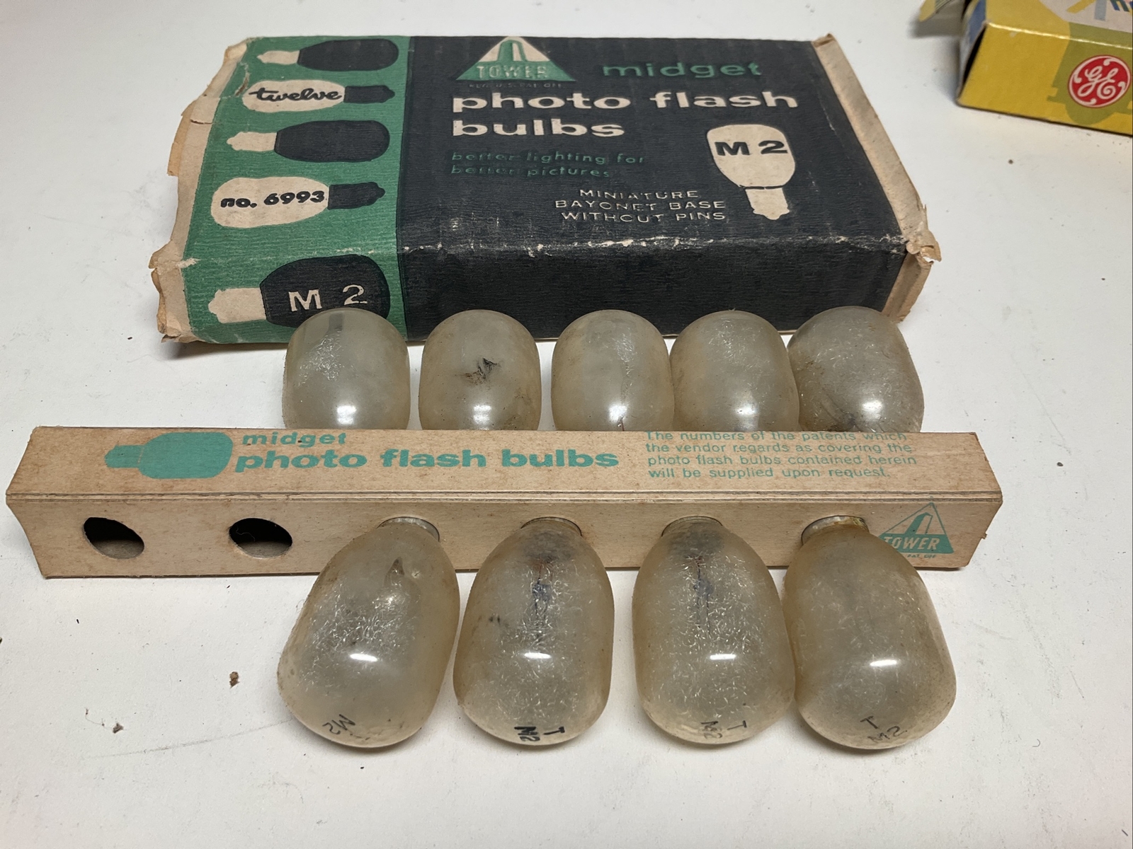 9 Vintage Tower Midget Photo Flash Bulbs Size M2 No 6993 NOS
