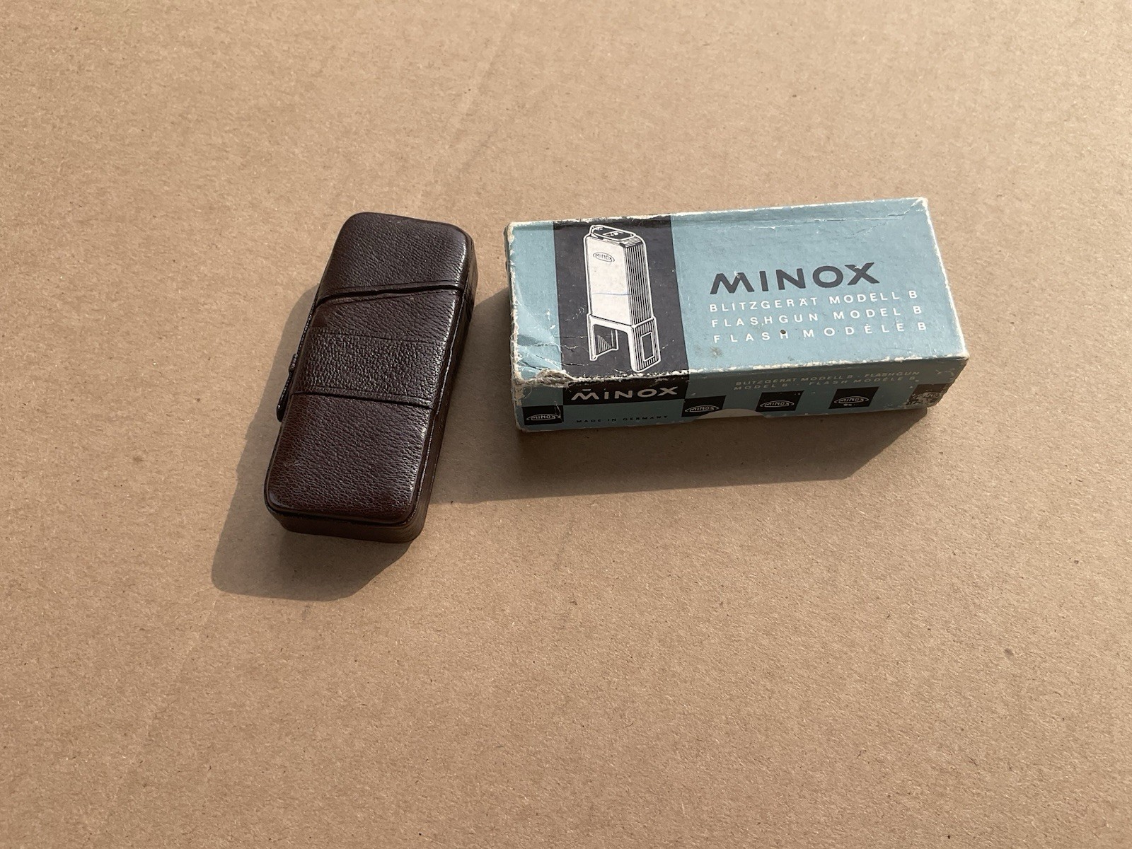 Minox B.C. Flashgun Model B for AG-1 Flashbulbs w/ Case & Box