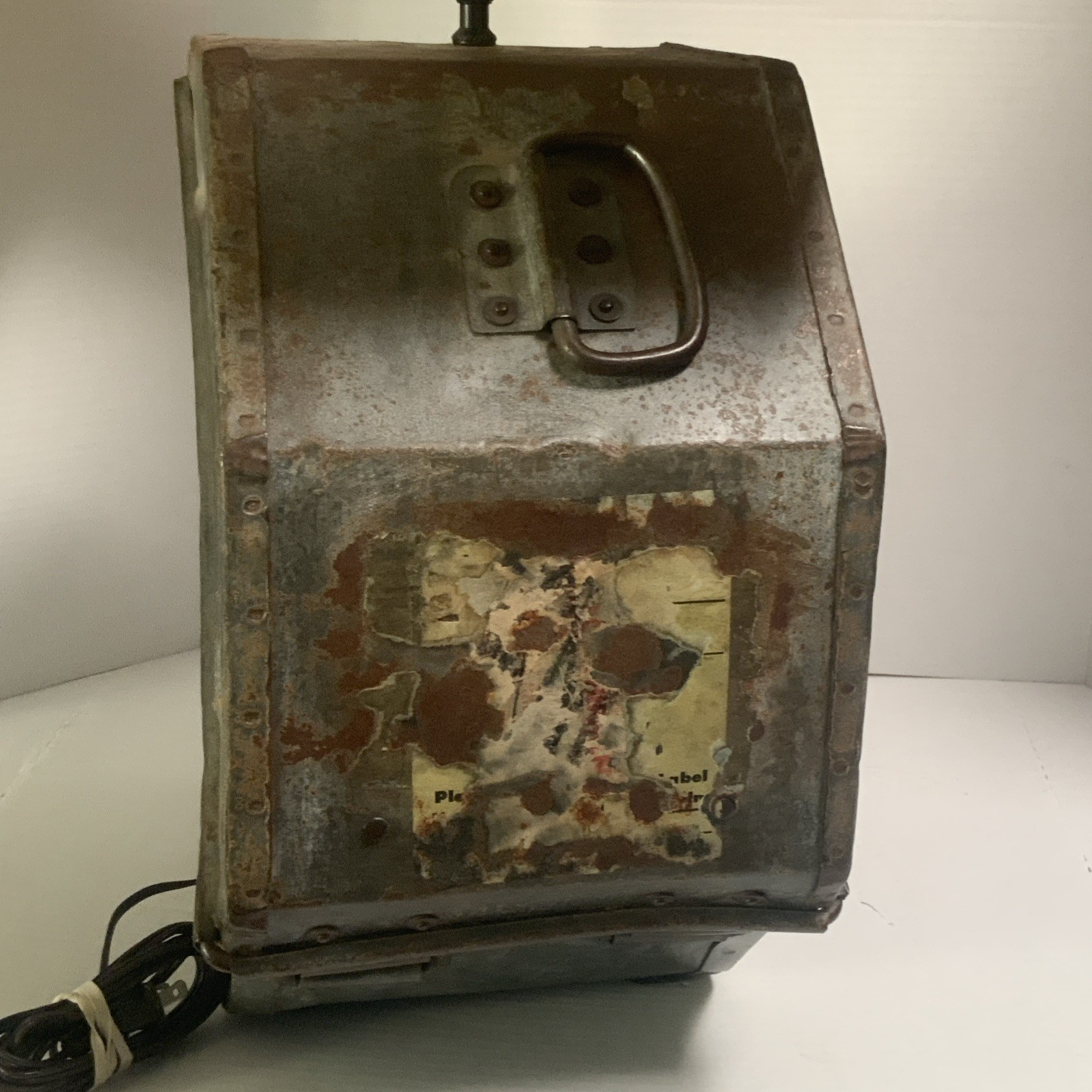 Vintage Allied Artists film transport Reel case 20th Century Lamp – Very Rare