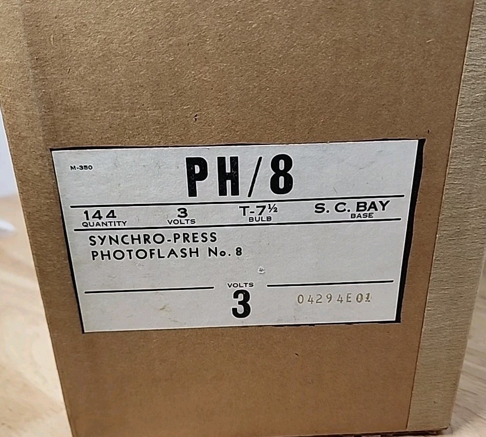 Vintage Sealed Case 144 Westinghouse PH/8 Synchro-Press Photoflash No. 8 Bulbs