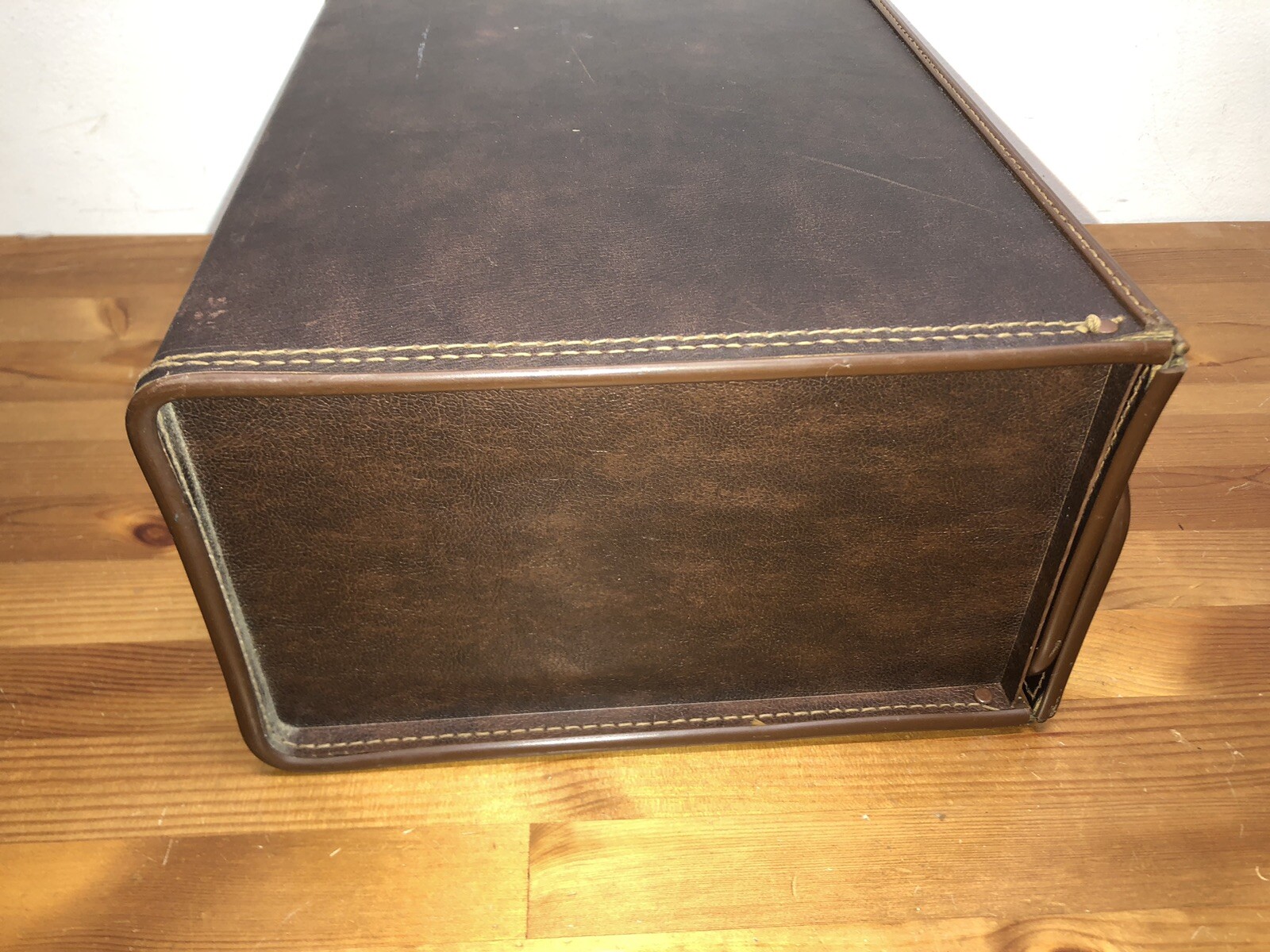 Vintage Softone Tufide Faux Leather Vinyl Coated Locking Carrying Case with Key!
