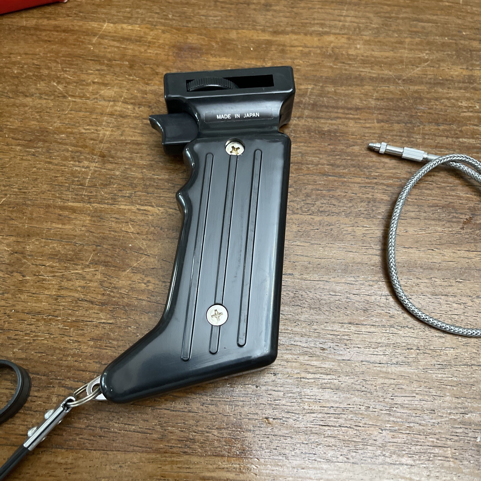 NEW OLD STOCK ASTRANAR CAMERA PISTOL GRIP W/ARMORED FLEXIBLE CABLE RELEASE