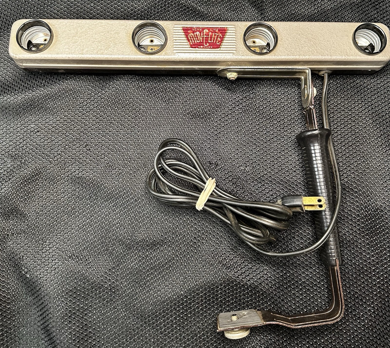 Vintage 1950’s ACME Mov-e-Lite 4-bulb Light Bar For Photography Filmmaking Metal