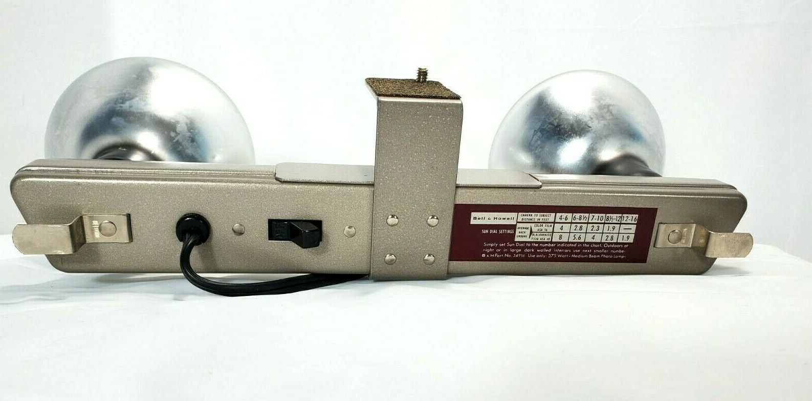 Vintage Bell & Howell Indoor Movie Photography Light Bar Including 2 Photo Bulbs