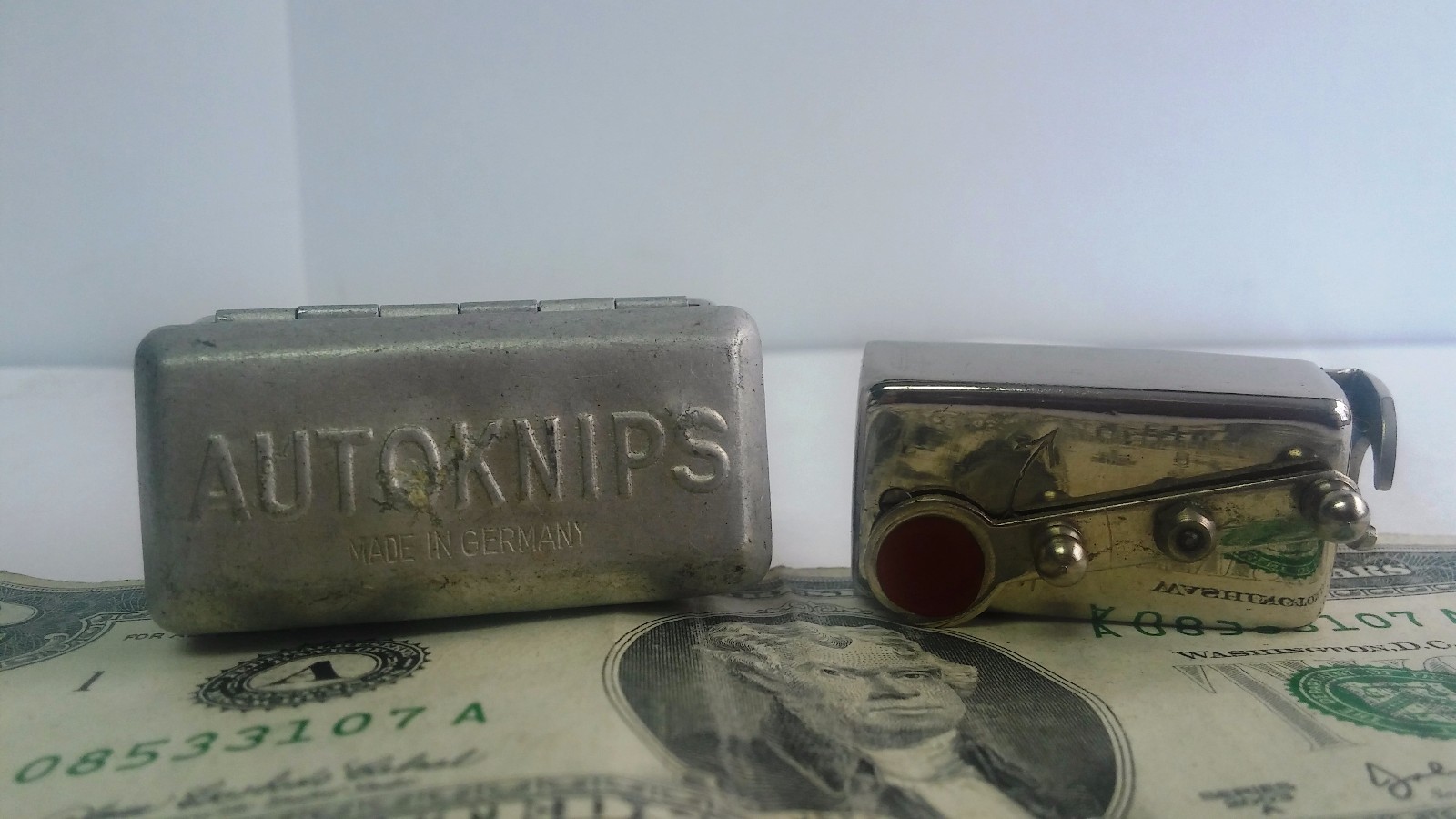 Vintage AUTOKNIPS Germany photography timer in original tin case great condition