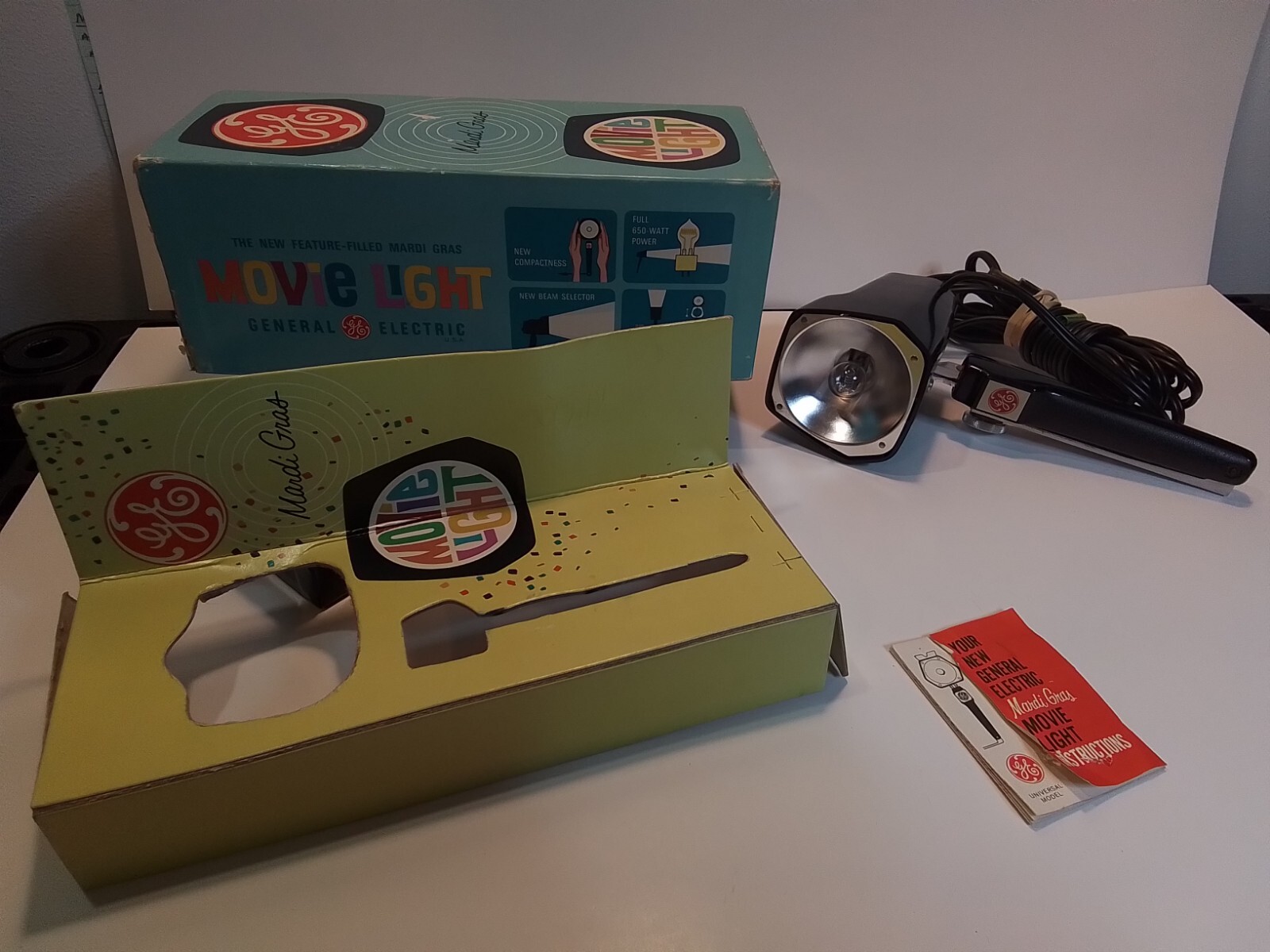 GE Mardi Gras Movie Camera Light Model MG-1 Tested & Working Motion Accessory