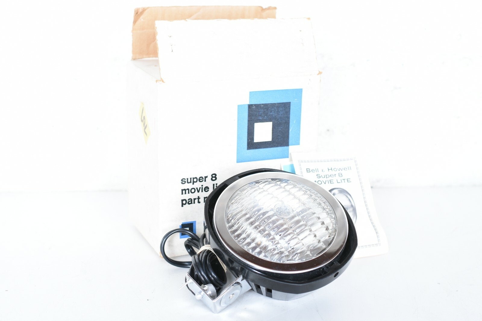 Vintage Bell & Howell Camera Light Attachment / Part #41969 DWA Lamp Box