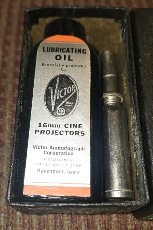 VICTOR 16mm MOVIE PROJECTORS LUBRICATING OIL KIT Vintage