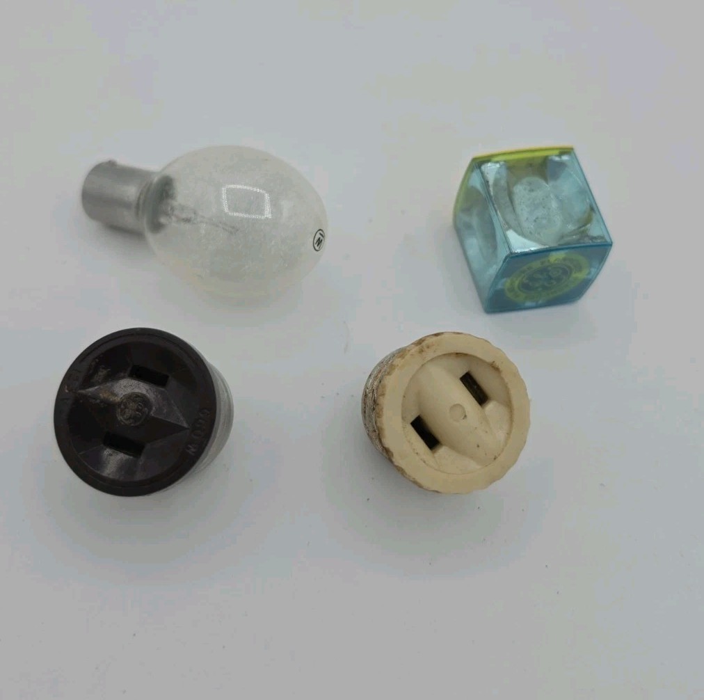 Vintage Camera Flash Accessory Lot GE Flashcube Flash Bulb Holders Untested