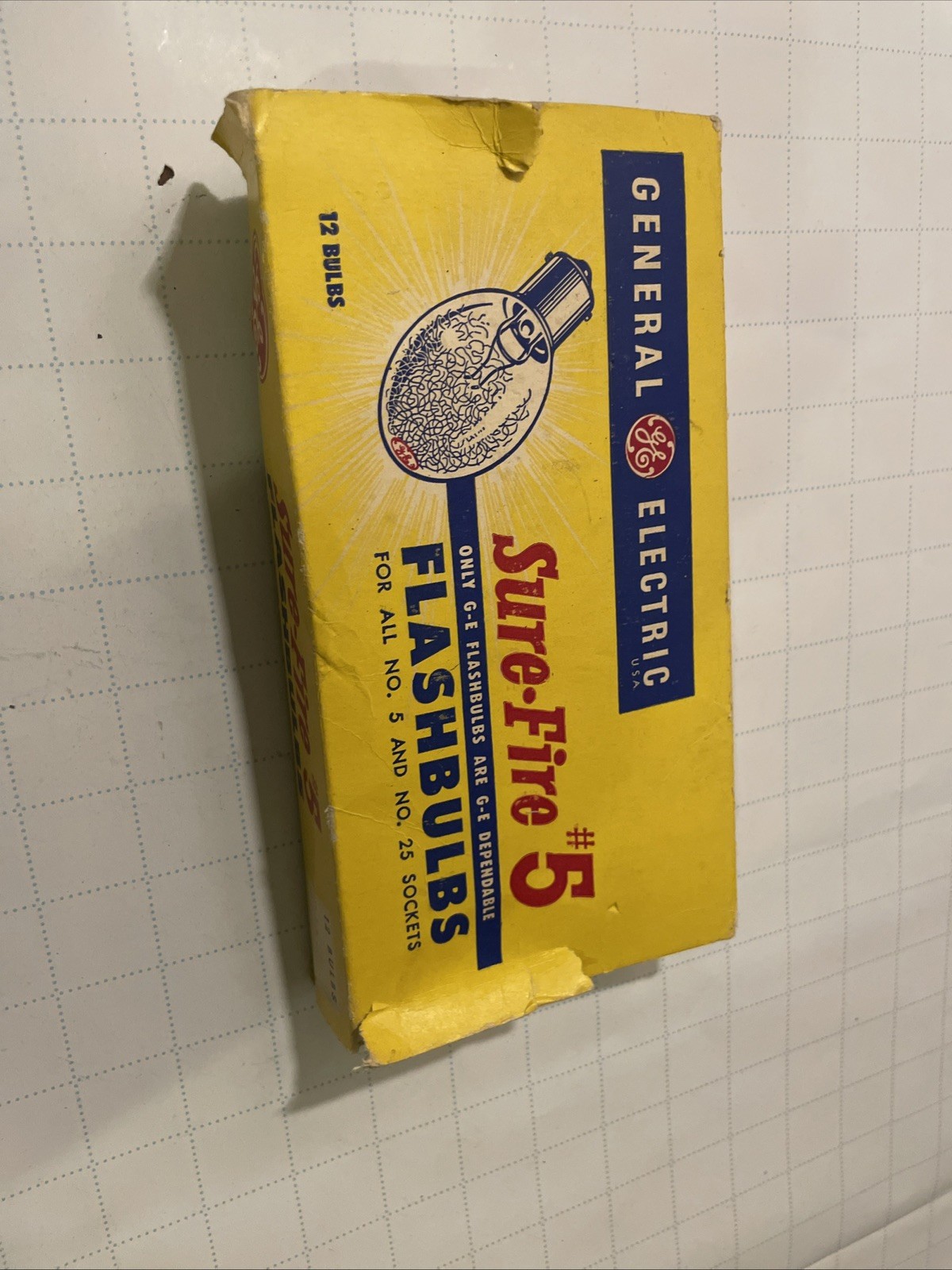 Flashbulbs Type SM Speed Midget, vintage film camera, General Electric 7 bulbs