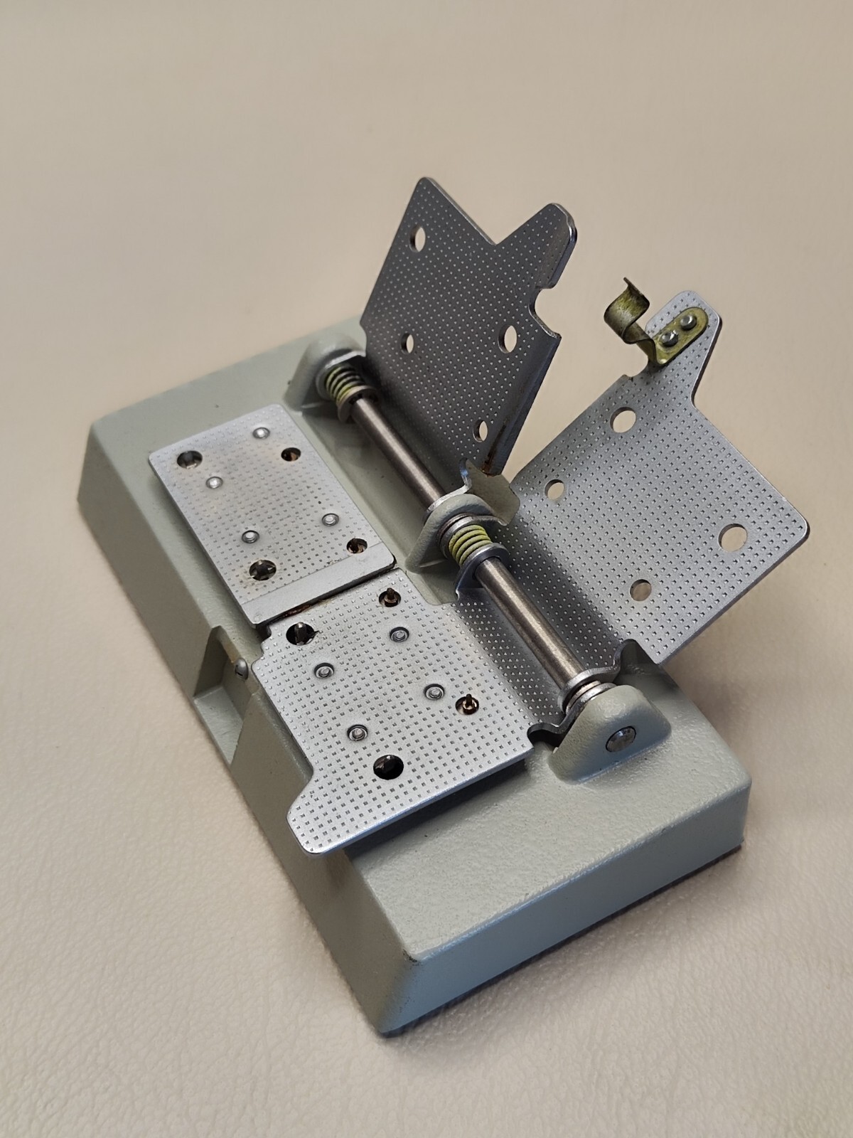 Press MPP-4 for editing, cutting and gluing 8mm, 16mm film, “super” and regular